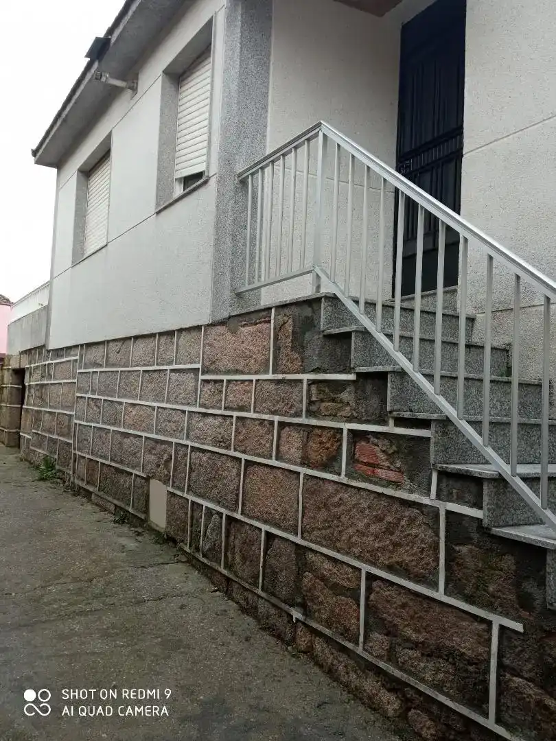 Vista exterior de Casa adosada en venta en Nogueira de Ramuín con Amueblado y Balcón