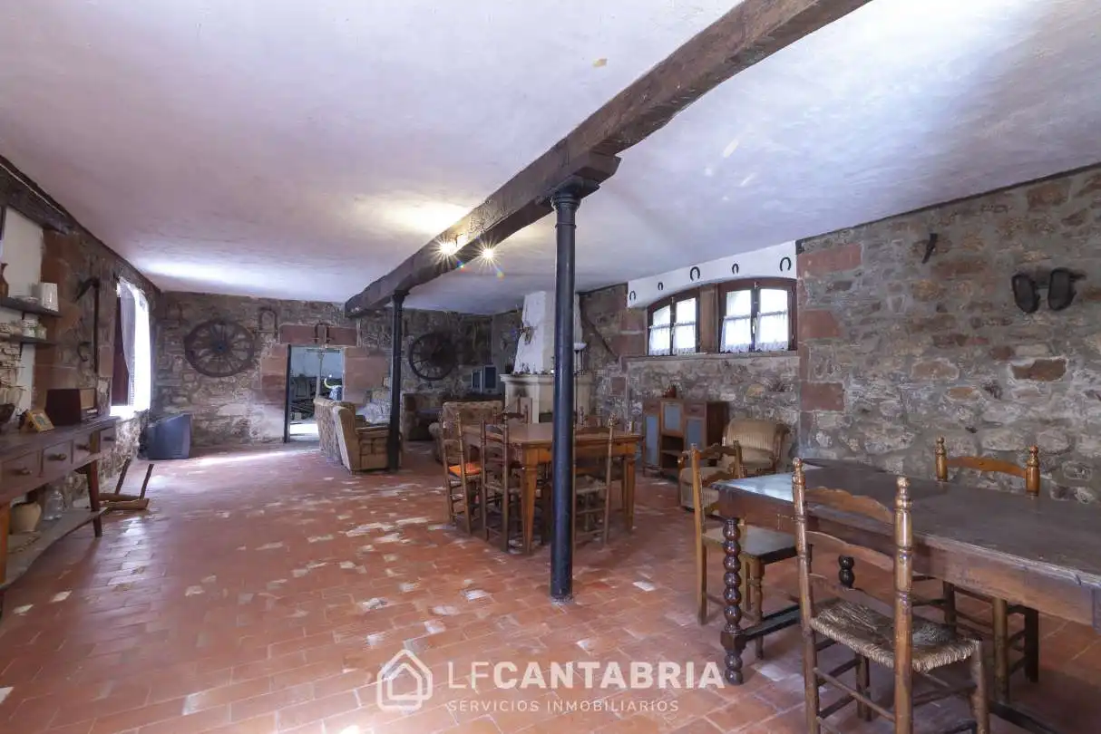 Casa o xalet en venda en Torrelavega  amb Jardí privat