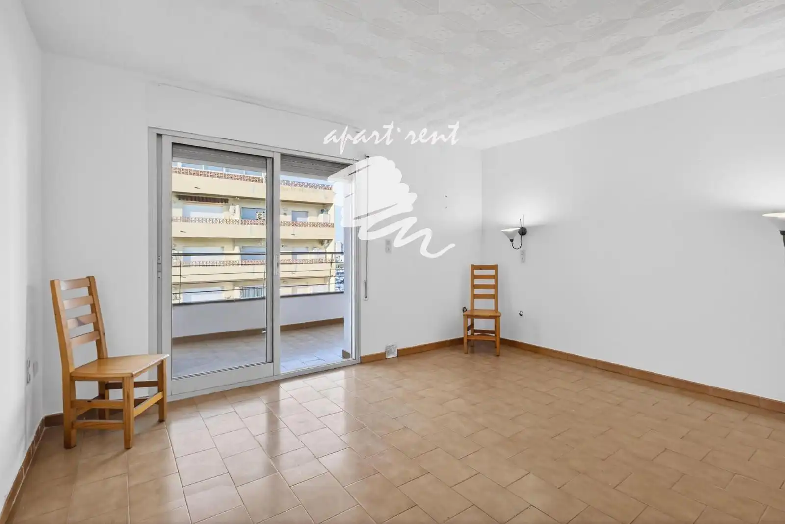 Sala de estar de Piso en venta en Roses con Terraza, Piscina y Balcón