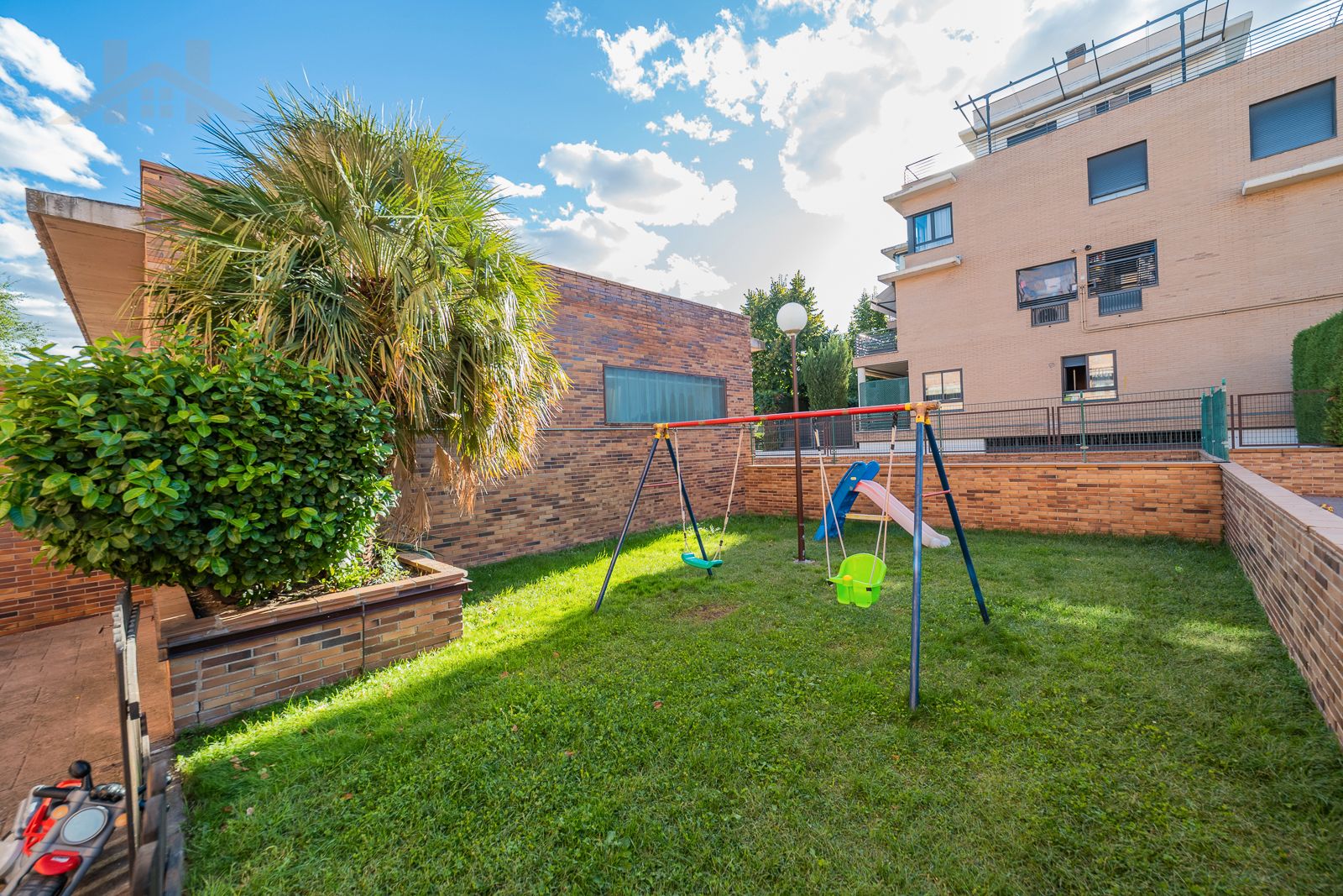 Jardí de Planta baixa en venda en Brunete amb Aire condicionat, Calefacció i Terrassa