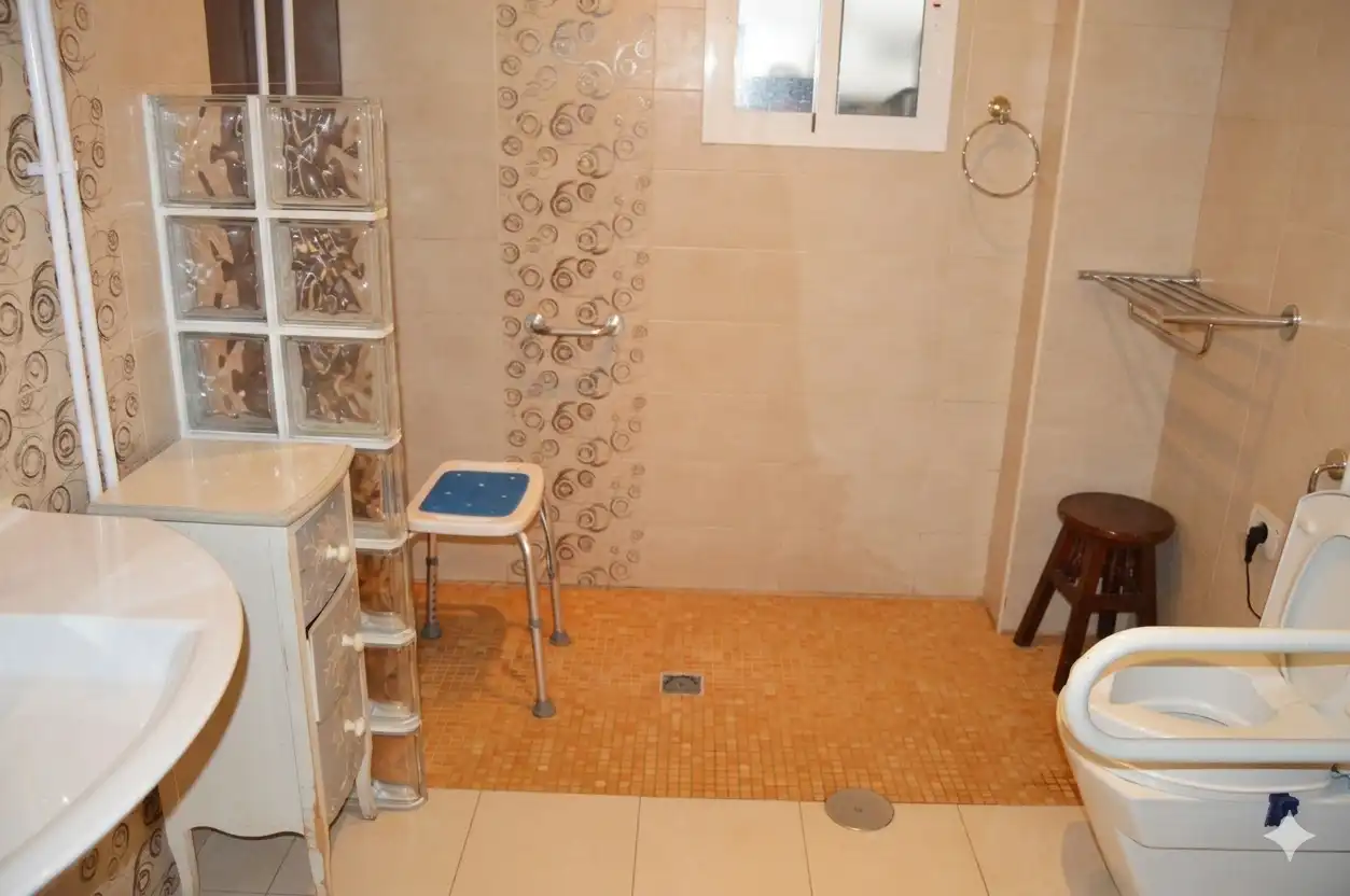 Baño de Piso en venta en Cáceres con Aire acondicionado