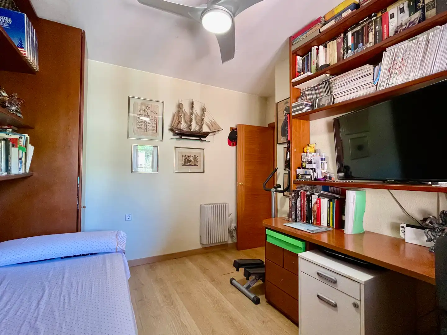 Schlafzimmer von Dachboden zum Verkauf in Caldes d'Estrac mit Klimaanlage, Heizung und Terrasse