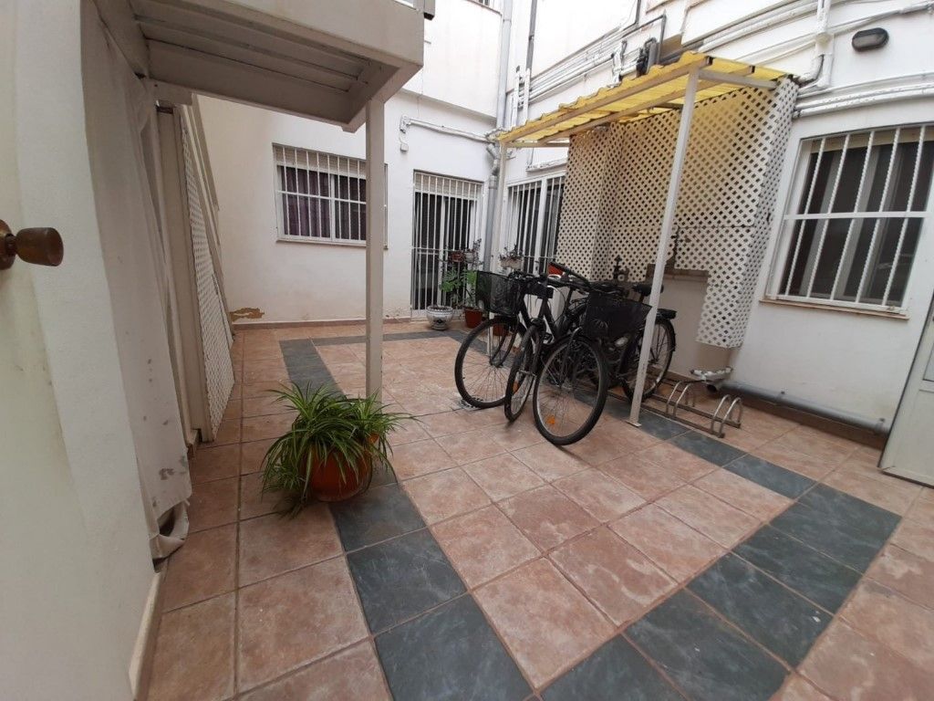 Exterior view of House or chalet for sale in Burjassot  with Air Conditioner and Terrace