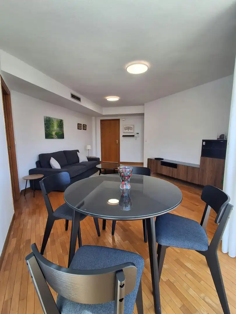 Flat with lift to rent in Paseo Escultor Juan González Moreno, imagen 2