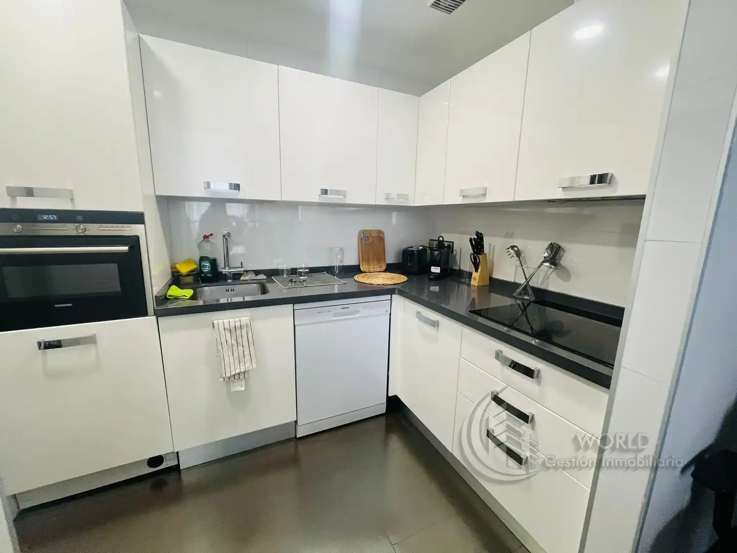 Cocina de Dúplex de alquiler en Madrid con Aire acondicionado, Calefacción y Amueblado