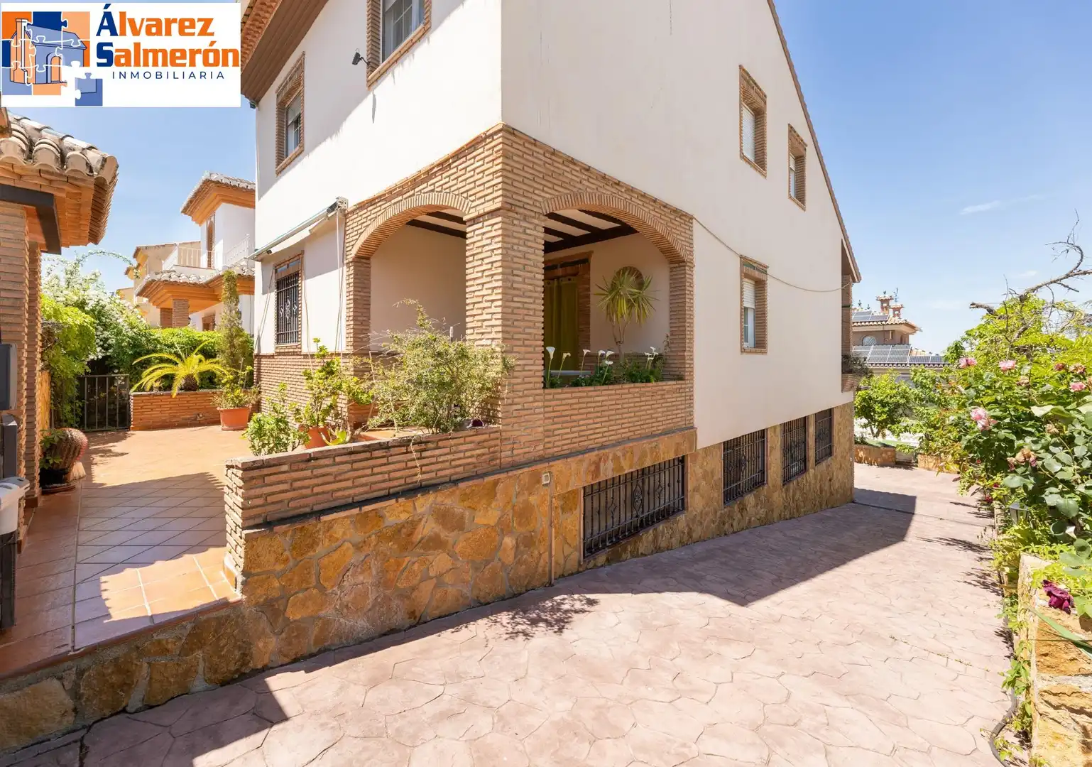 Vista exterior de Casa o chalet en venta en Monachil con Aire acondicionado, Calefacción y Jardín privado