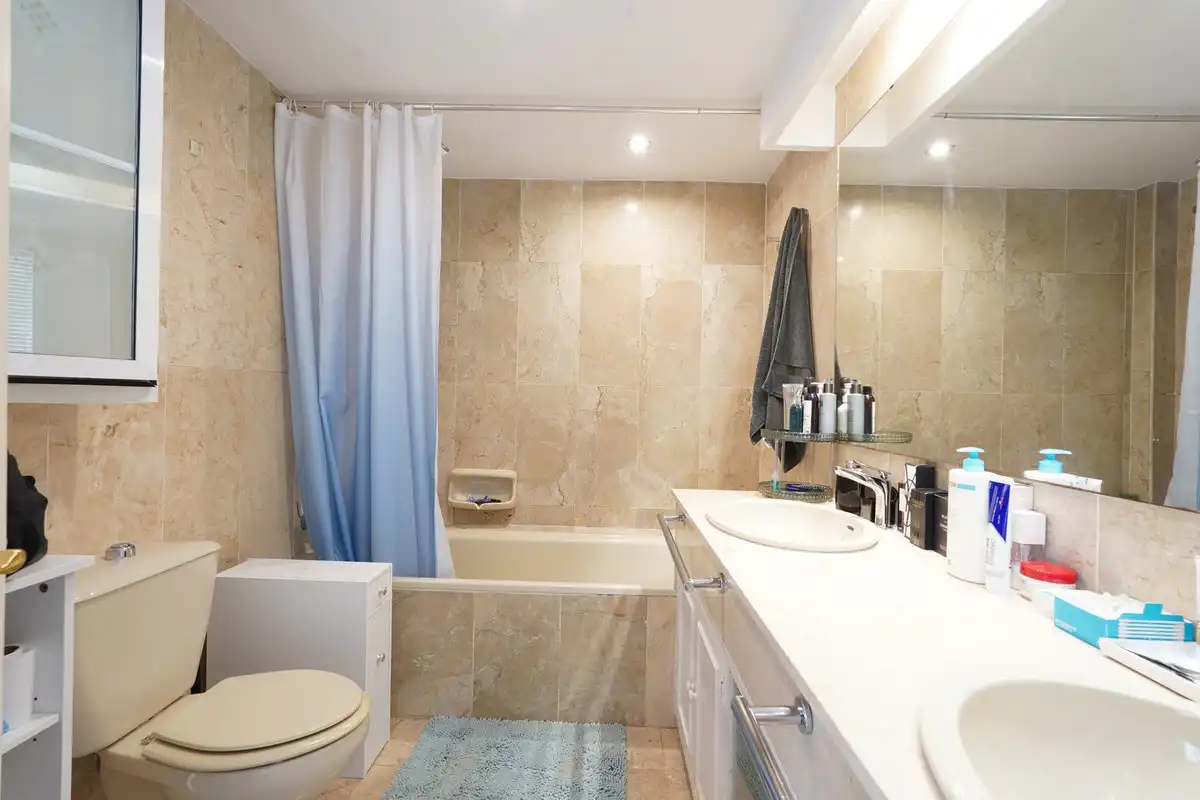 Bany de Apartament en venda en Estepona amb Calefacció, Jardí privat i Terrassa