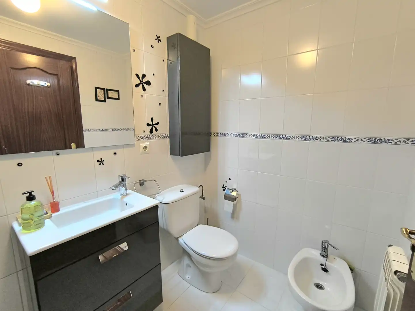 Bathroom of Flat for rent in Piélagos  with Heating, Private garden and Parquet flooring