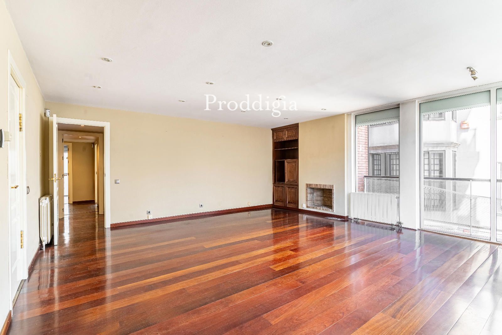 Living room of Flat for sale in  Barcelona Capital  with Air Conditioner, Heating and Terrace
