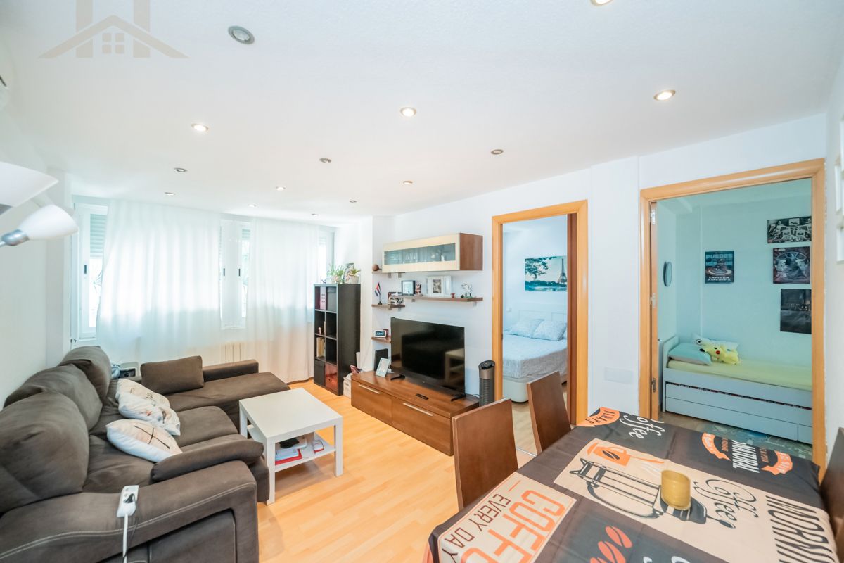 Living room of Flat for sale in Pozuelo de Alarcón  with Air Conditioner, Heating and Furnished