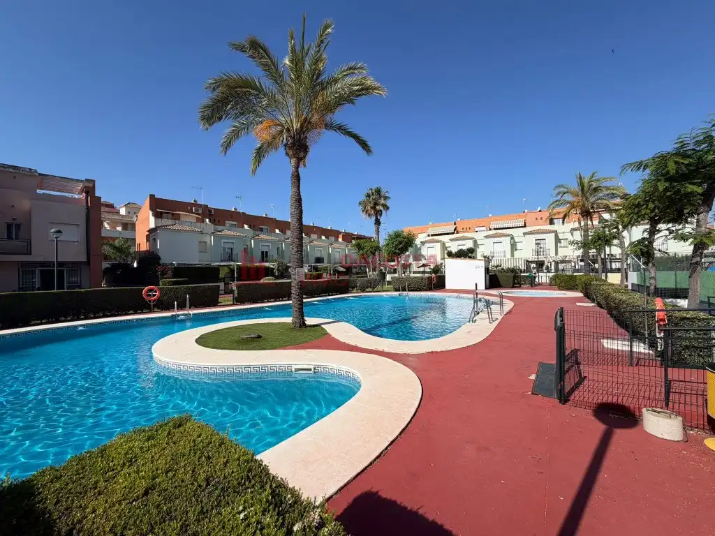 Piscina de Casa adosada de lloguer en La Antilla