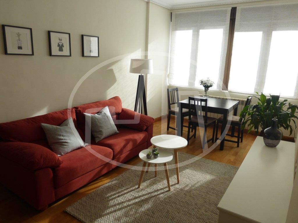 Living room of Flat to rent in  Pamplona / Iruña  with Heating, Parquet flooring and Furnished