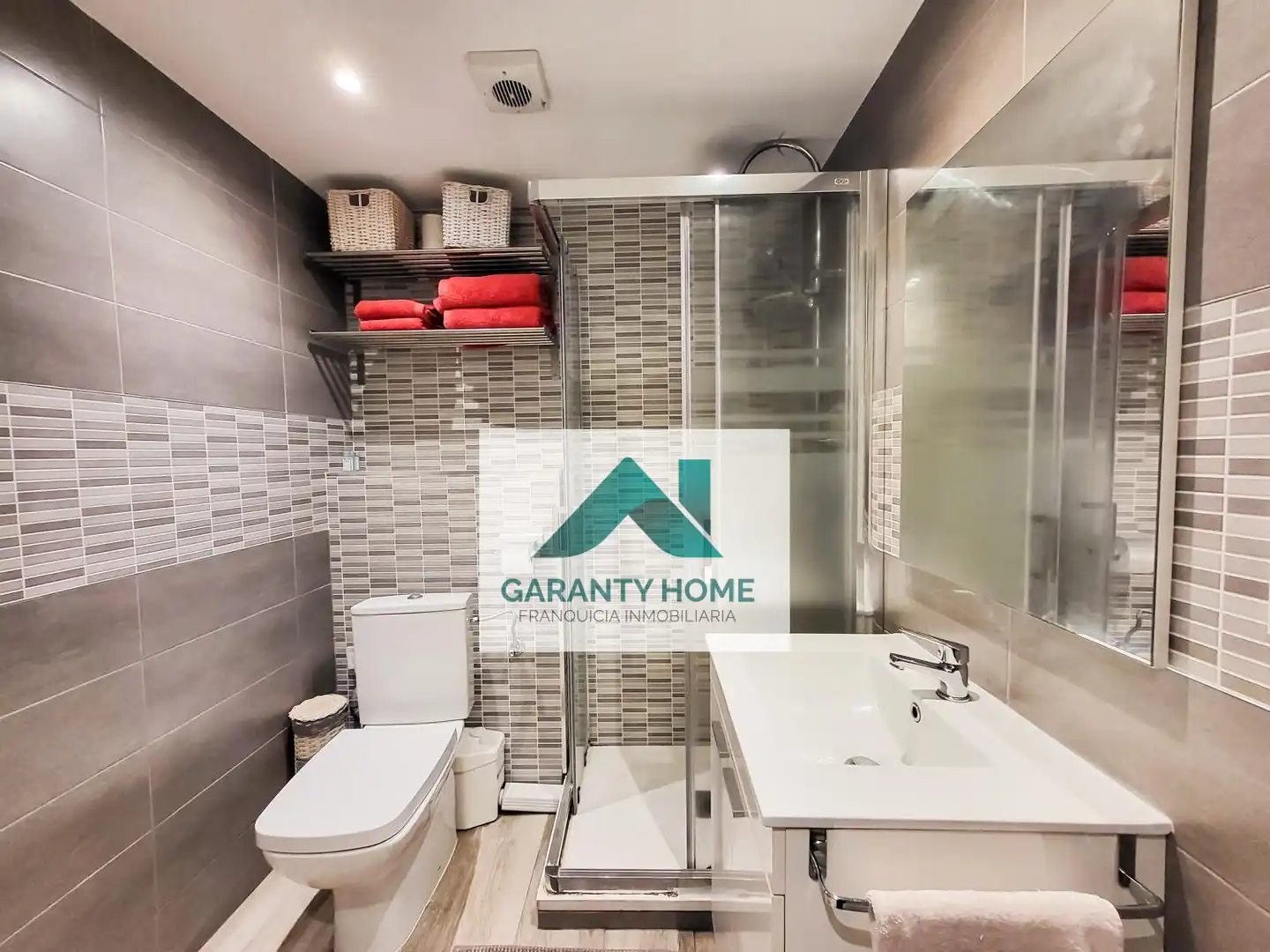 Baño de Apartamento de alquiler en Villanueva de la Cañada con Aire acondicionado, Jardín privado y Terraza