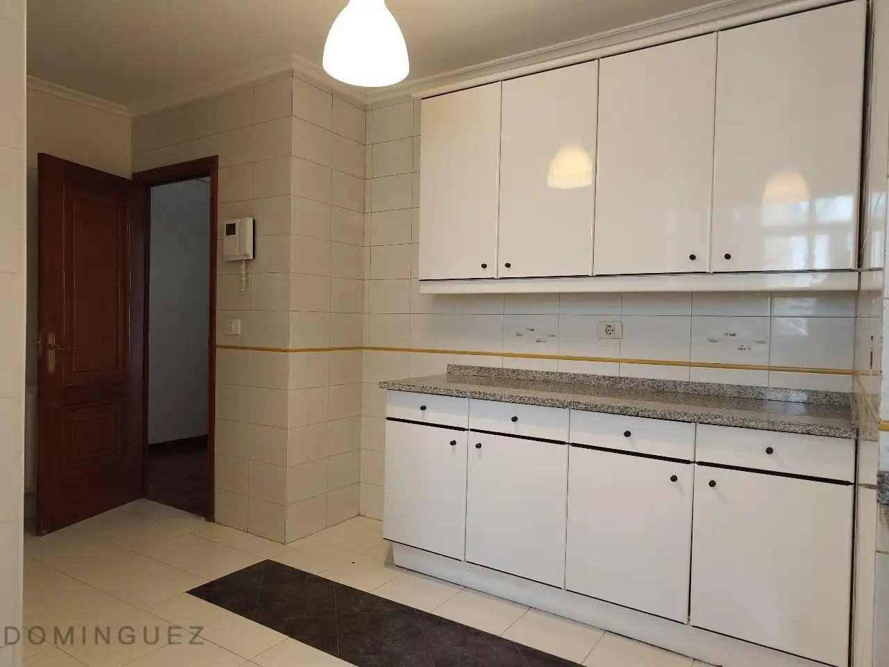 Cocina de Piso de alquiler en Vigo  con Calefacción, Terraza y Trastero