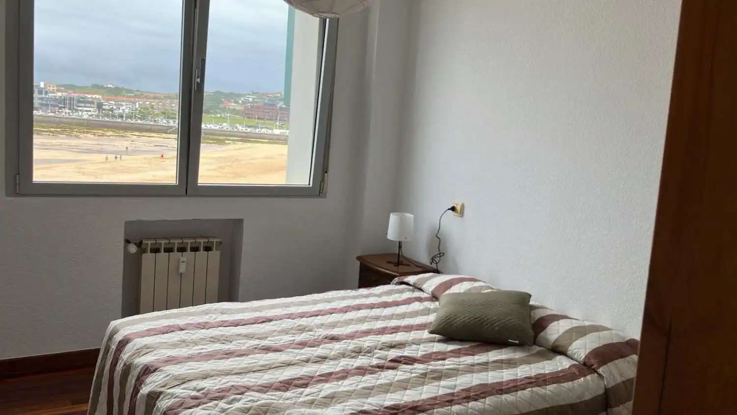 Schlafzimmer von Wohnung zur Miete in Gijón 