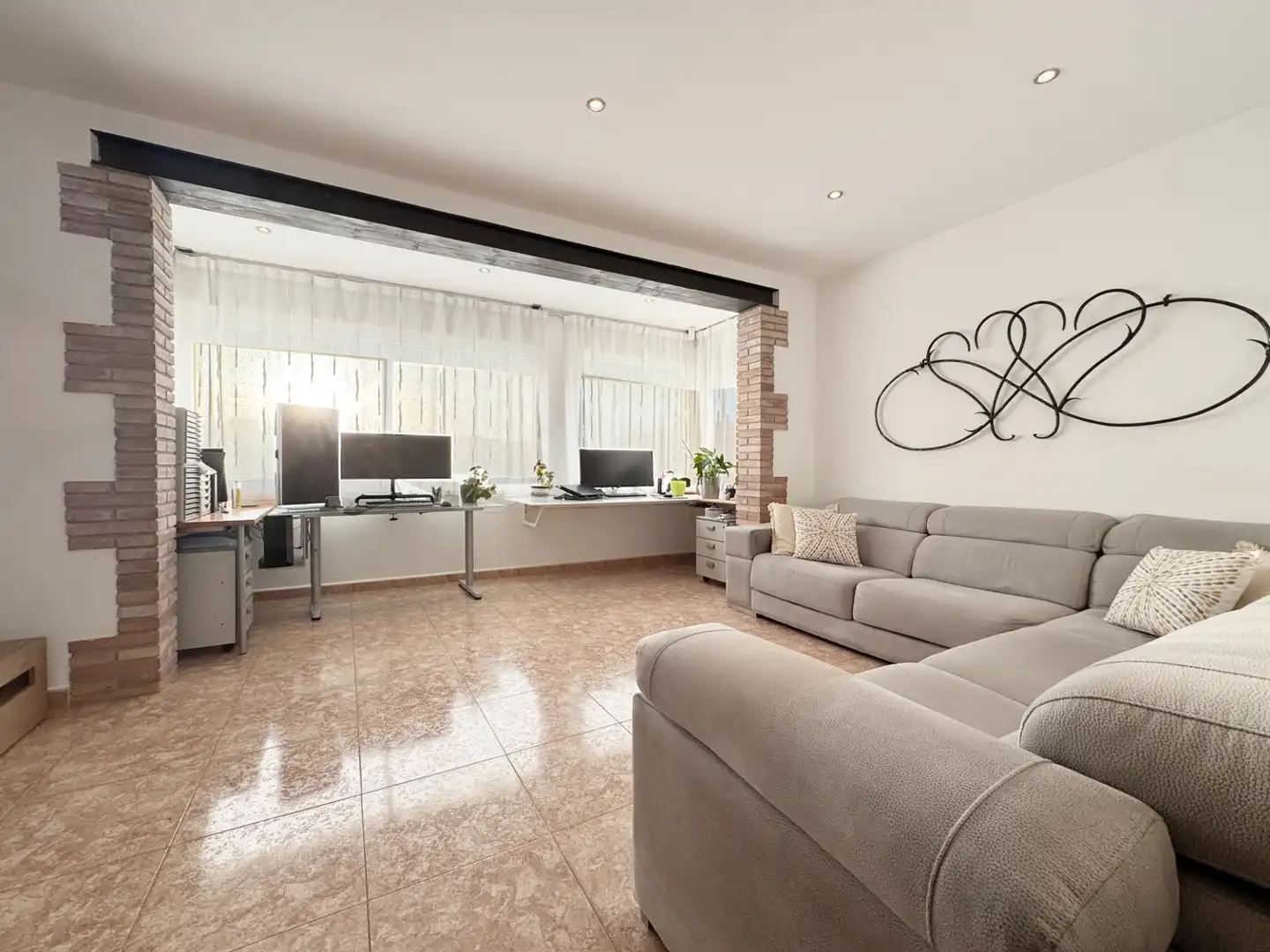 Wohnzimmer von Einfamilien-Reihenhaus zum Verkauf in L'Escala mit Klimaanlage und Terrasse