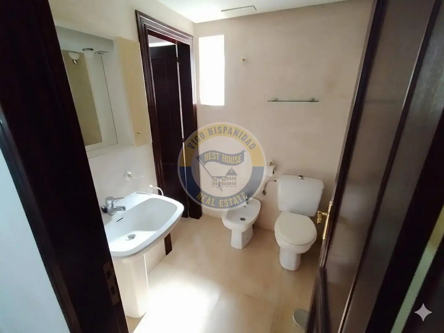 Baño de Apartamento en venta en Vigo  con Calefacción y Amueblado