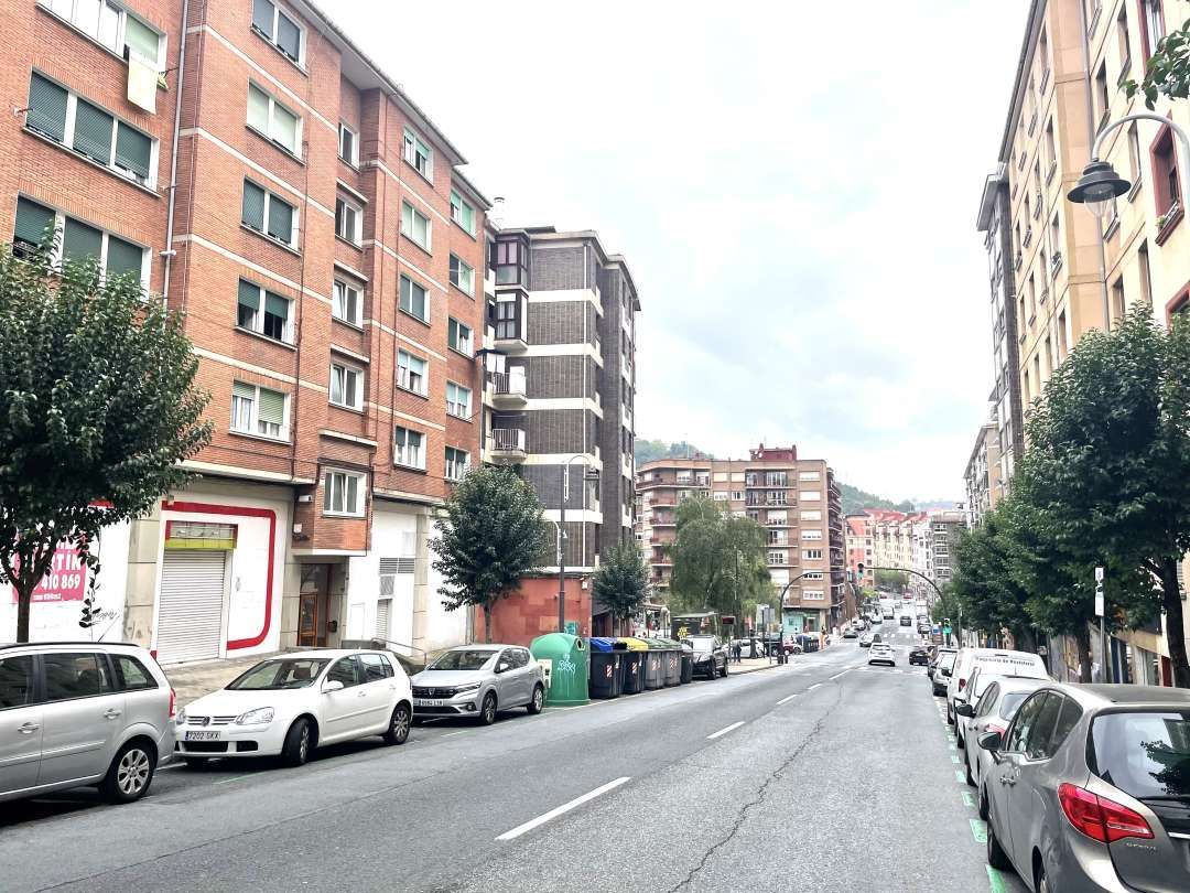 Vista exterior de Traster en venda en Bilbao 