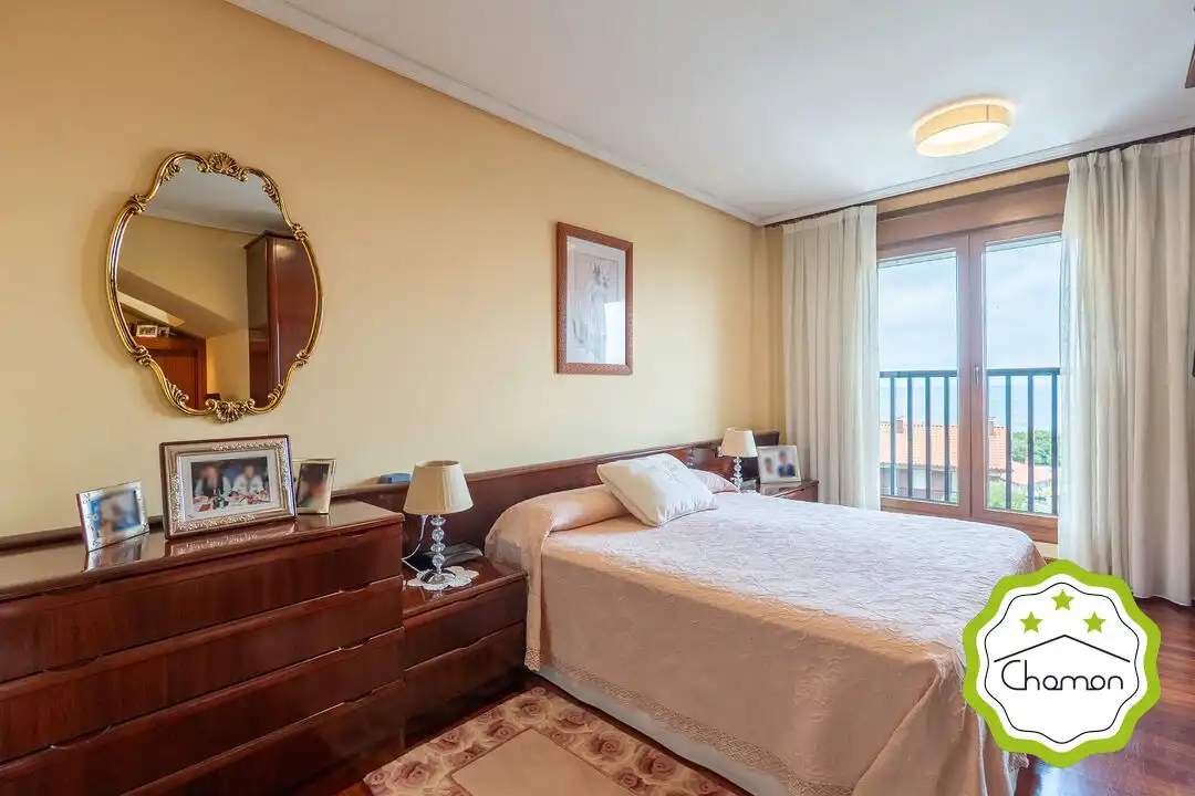 Bedroom of Houses for sale in Castro-Urdiales  with Heating and Furnished