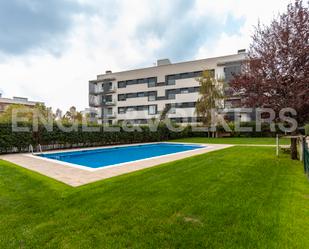 Piscina de Apartament de lloguer en Sant Cugat del Vallès amb Calefacció, Jardí privat i Parquet