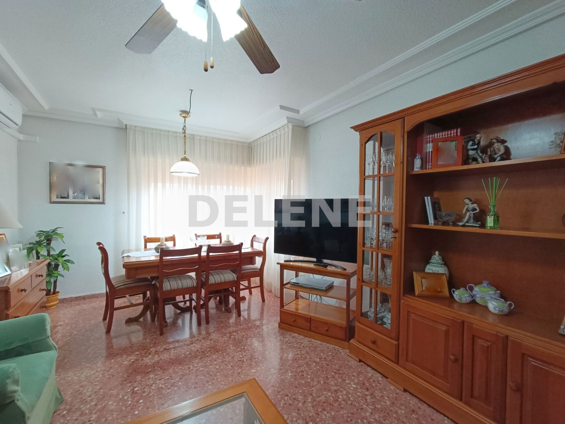 Casa adosada en venda a Hellín