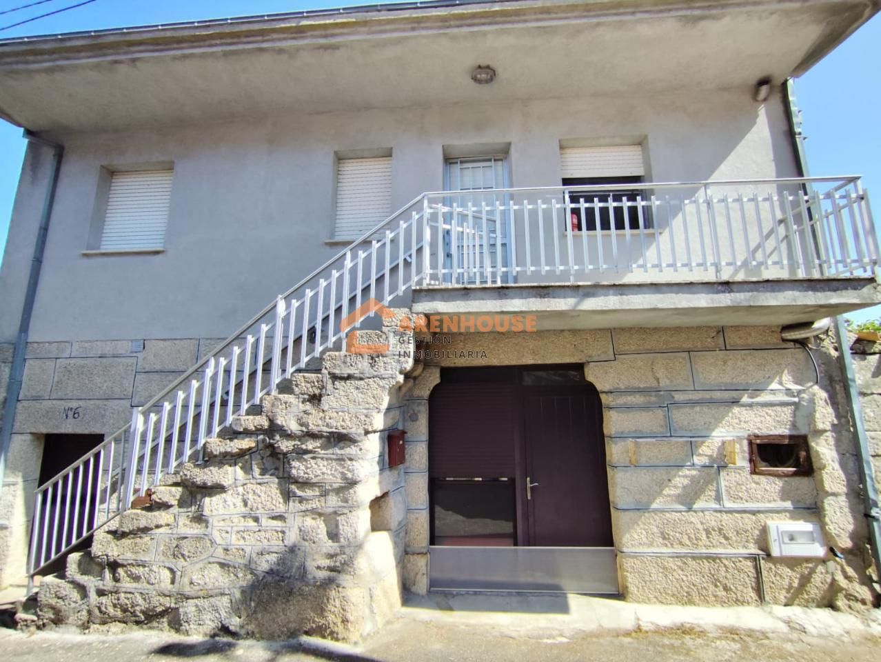 Vista exterior de Casa o xalet en venda en Allariz amb Calefacció, Traster i Moblat