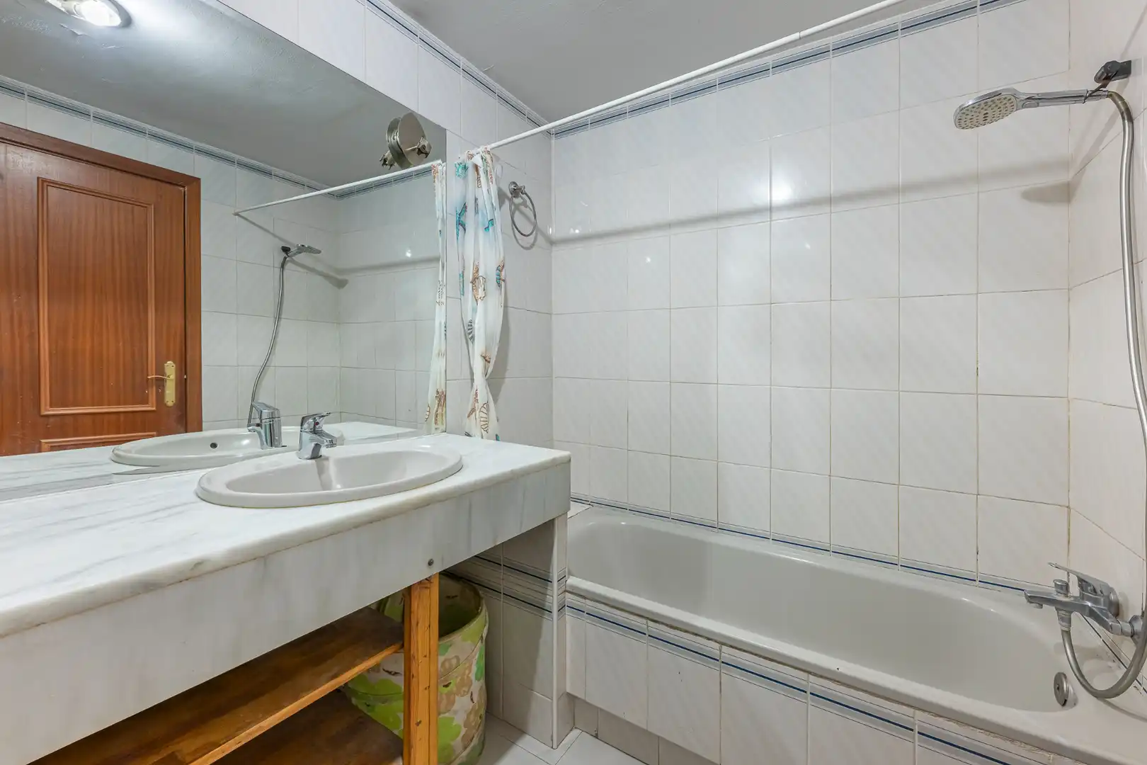 Baño de Piso en venta en Marbella con Terraza y Amueblado