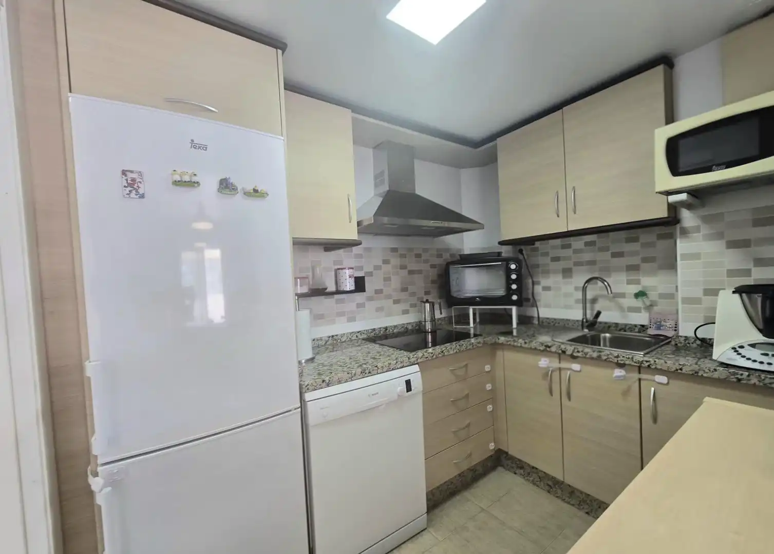 Küche von Maisonette zum Verkauf in Torremolinos mit Klimaanlage, Privatgarten und Terrasse