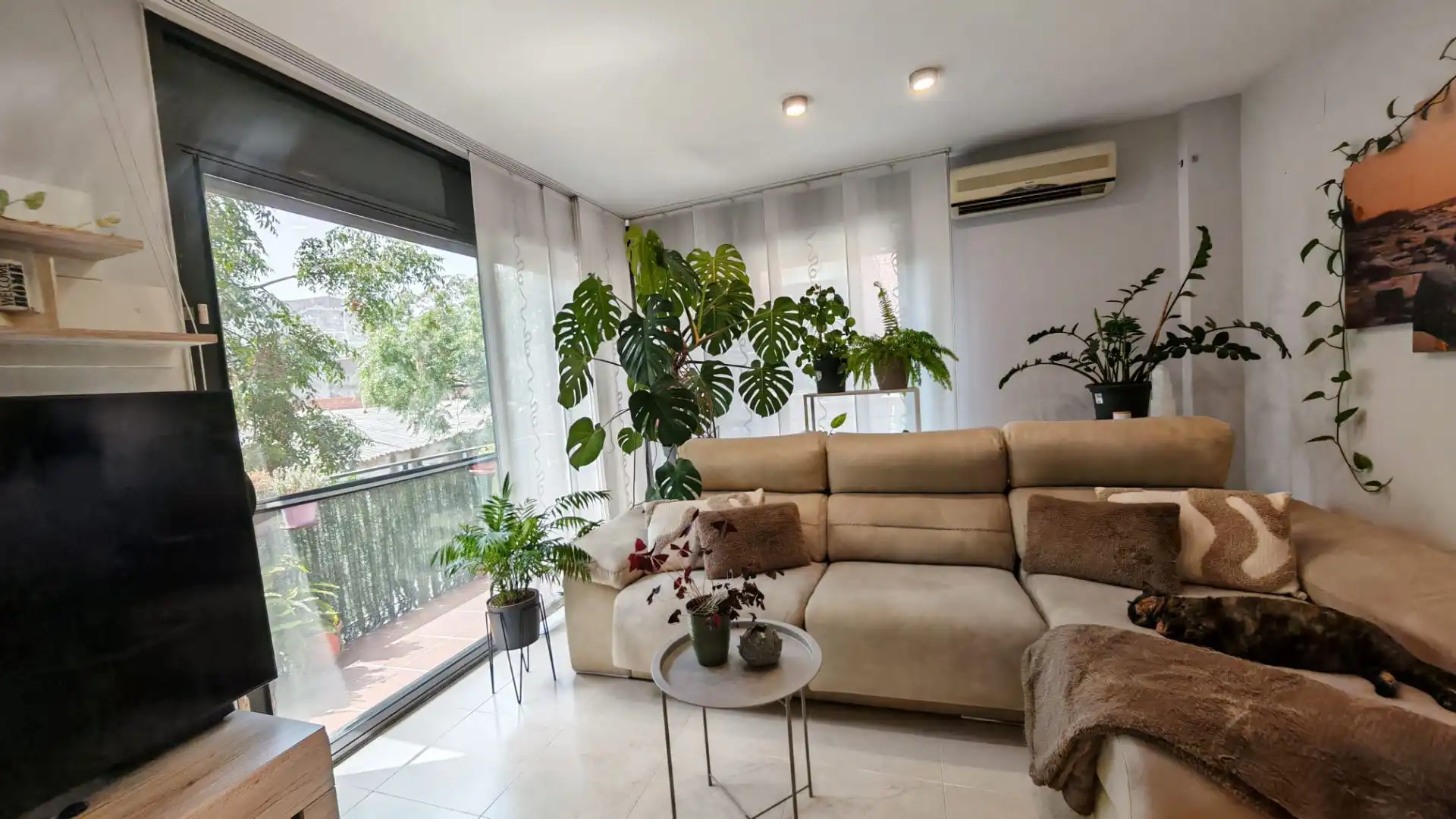 Sala de estar de Piso en venta en Canovelles con Aire acondicionado, Calefacción y Trastero