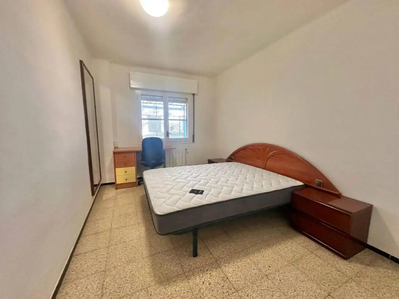 Habitación de Piso de alquiler en Girona con Calefacción, Terraza y Amueblado