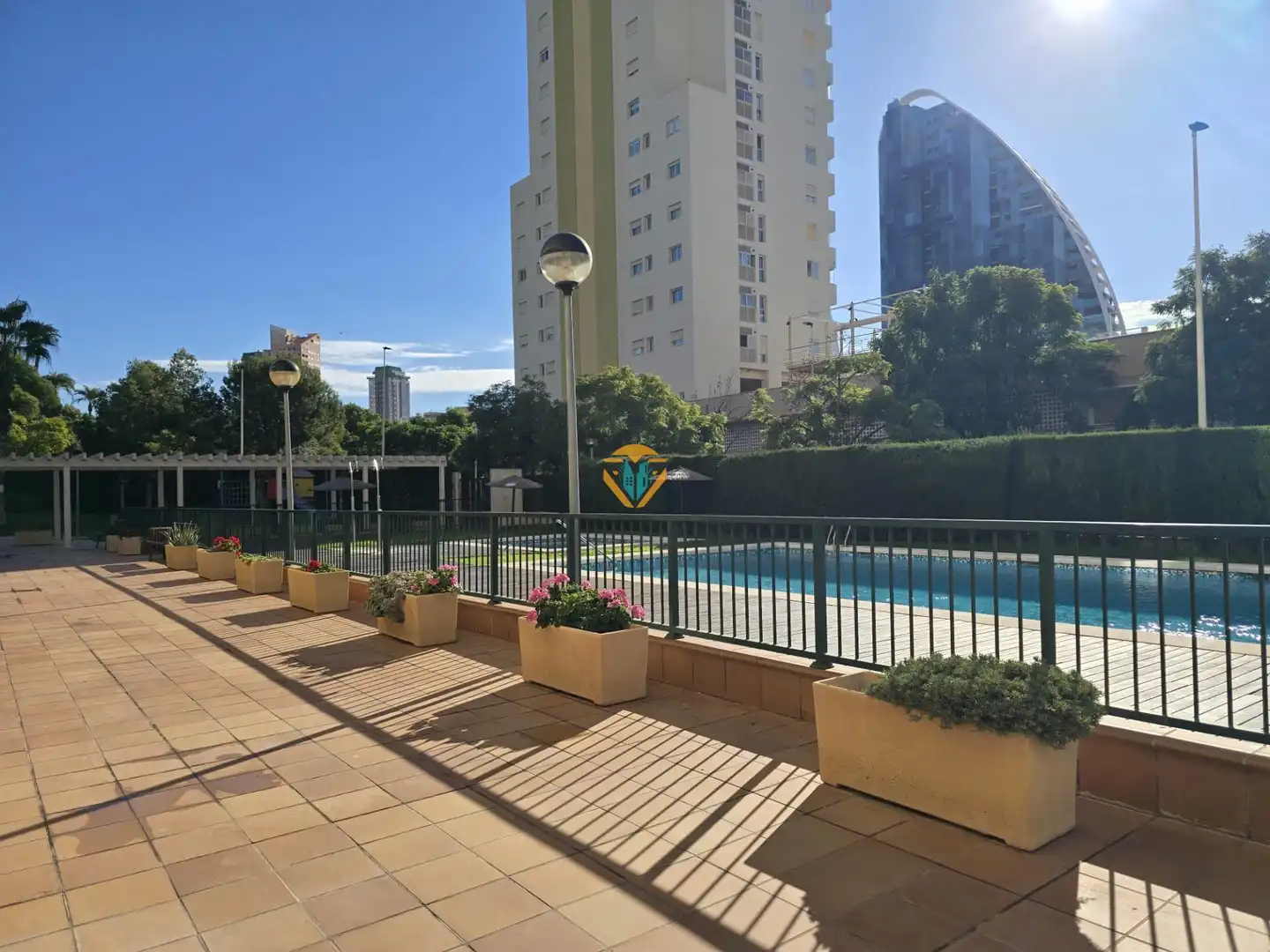 Piscina de Apartamento en venta en Benidorm con Aire acondicionado, Calefacción y Jardín privado