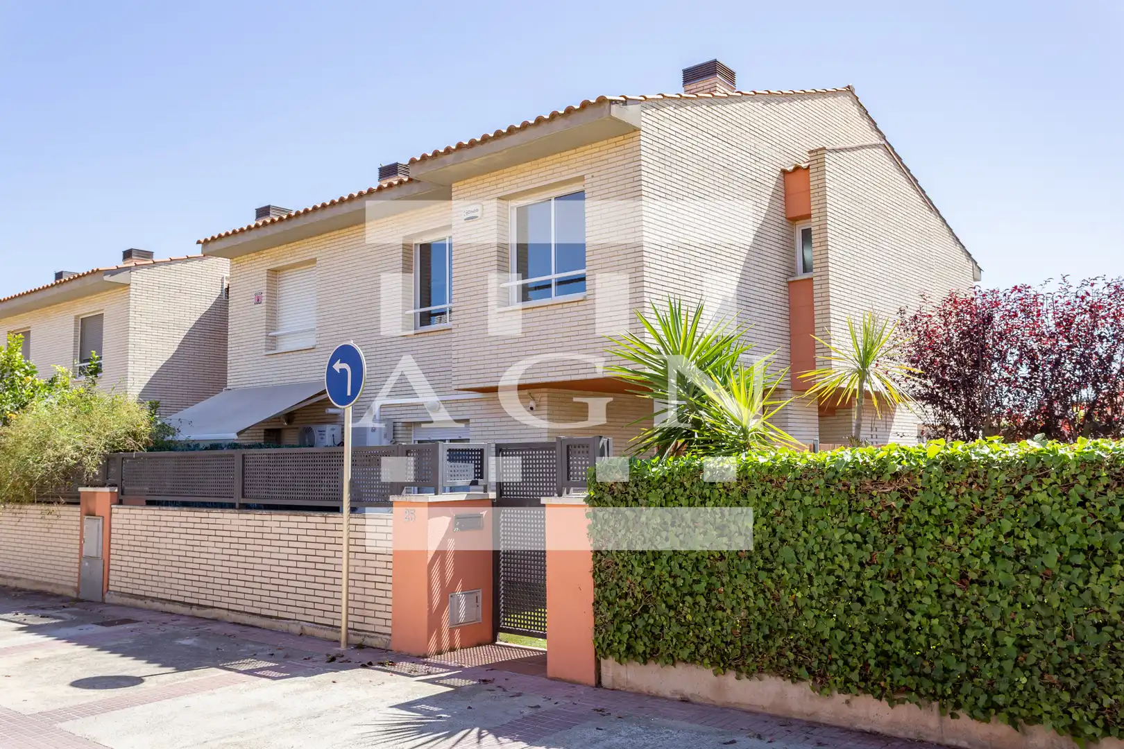 Außenansicht von Einfamilien-Reihenhaus zum Verkauf in Cambrils mit Klimaanlage, Heizung und Privatgarten