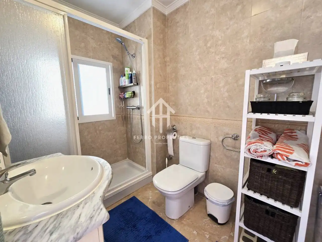 Bathroom of Flat for sale in Loja  with Air Conditioner, Heating and Furnished