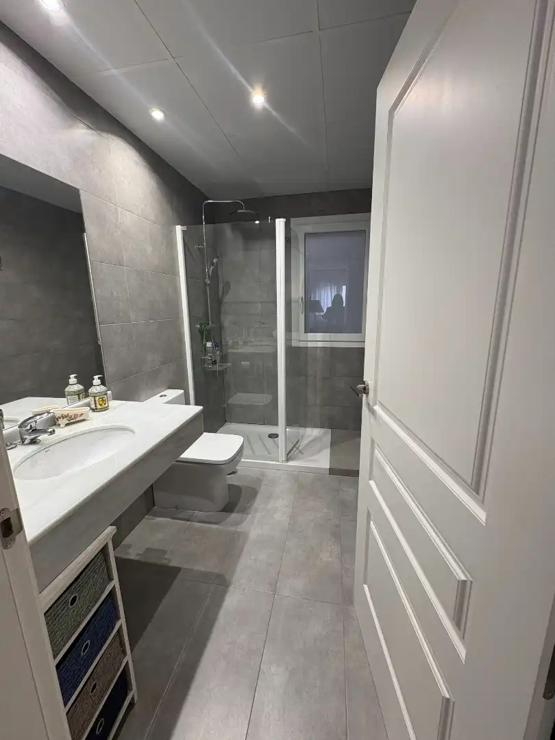 Baño de Piso en venta en Málaga con Aire acondicionado, Amueblado y Horno