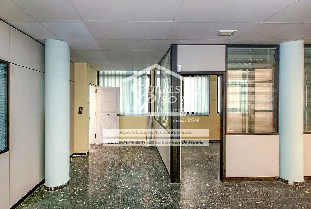 Office space with lift for sale in Calle Veintinueve de Abril, imagen 3