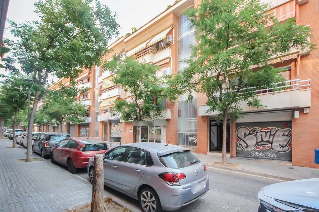 Vista exterior de Local en venta en Vilanova i la Geltrú