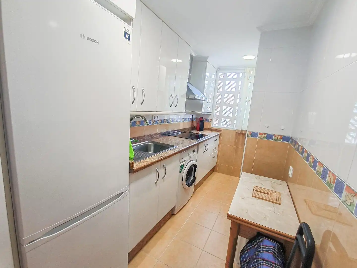 Küche von Wohnung zum Verkauf in Benidorm mit Klimaanlage, Parkett und Terrasse