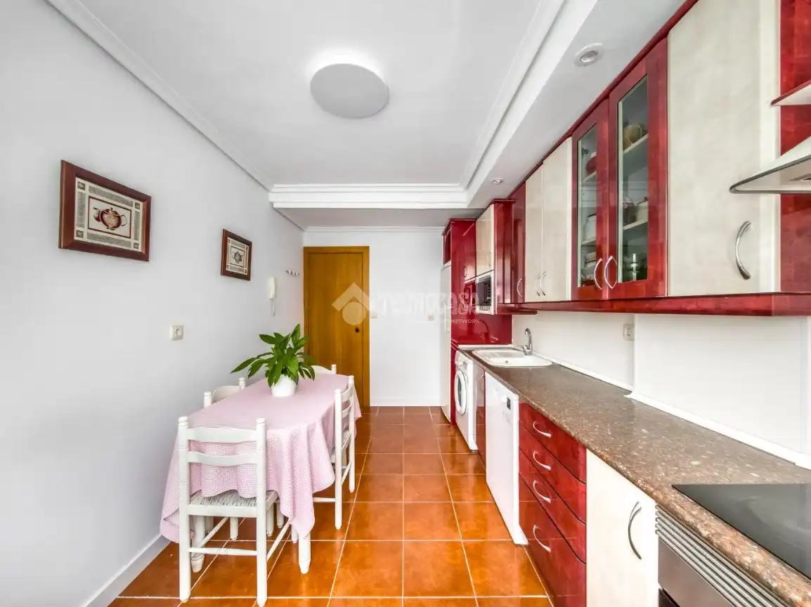 Cuina de Casa adosada en venda en Leganés amb Aire condicionat, Calefacció i Terrassa