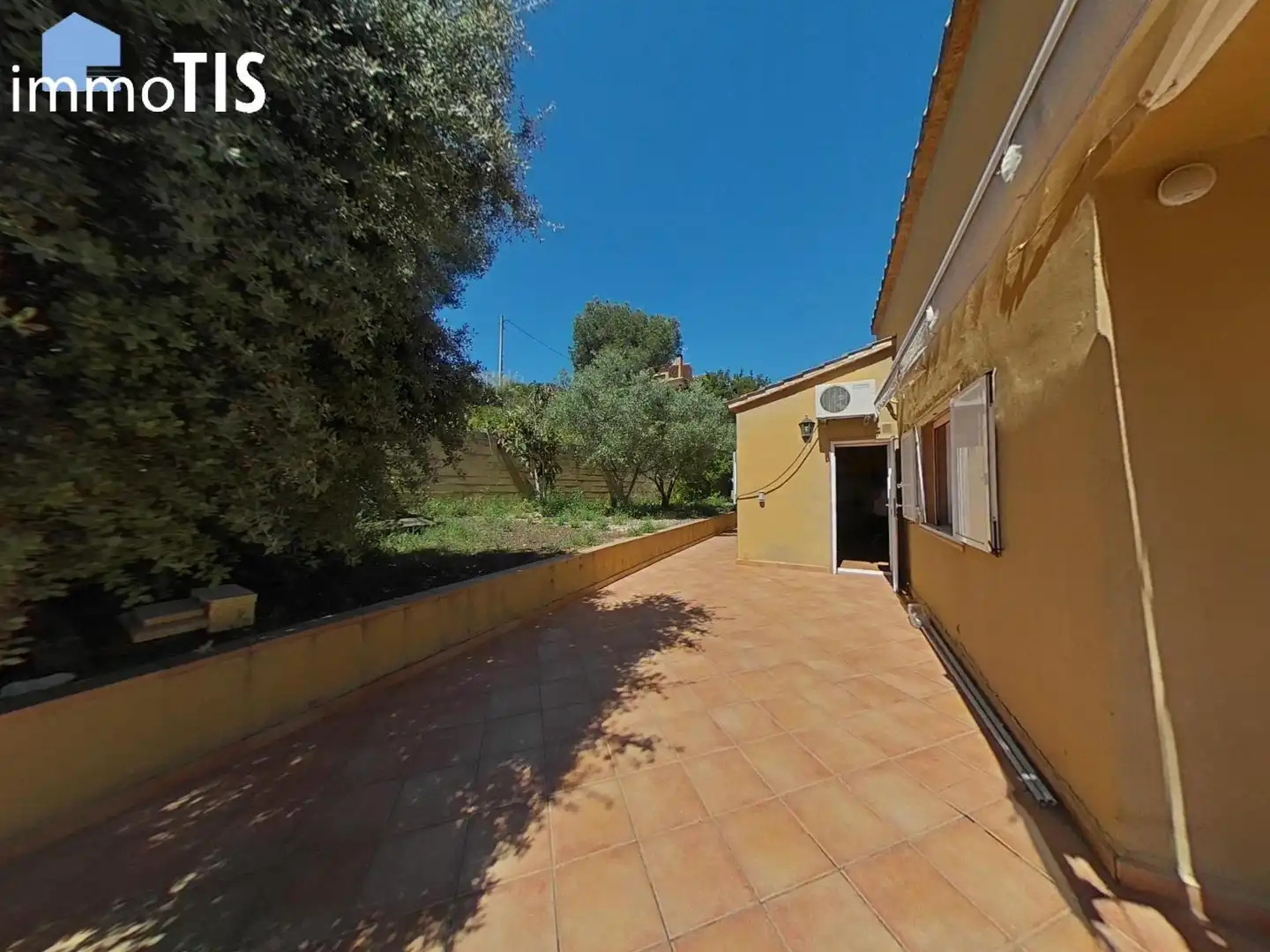 Jardí de Casa o xalet en venda en Cubelles amb Aire condicionat, Jardí privat i Terrassa