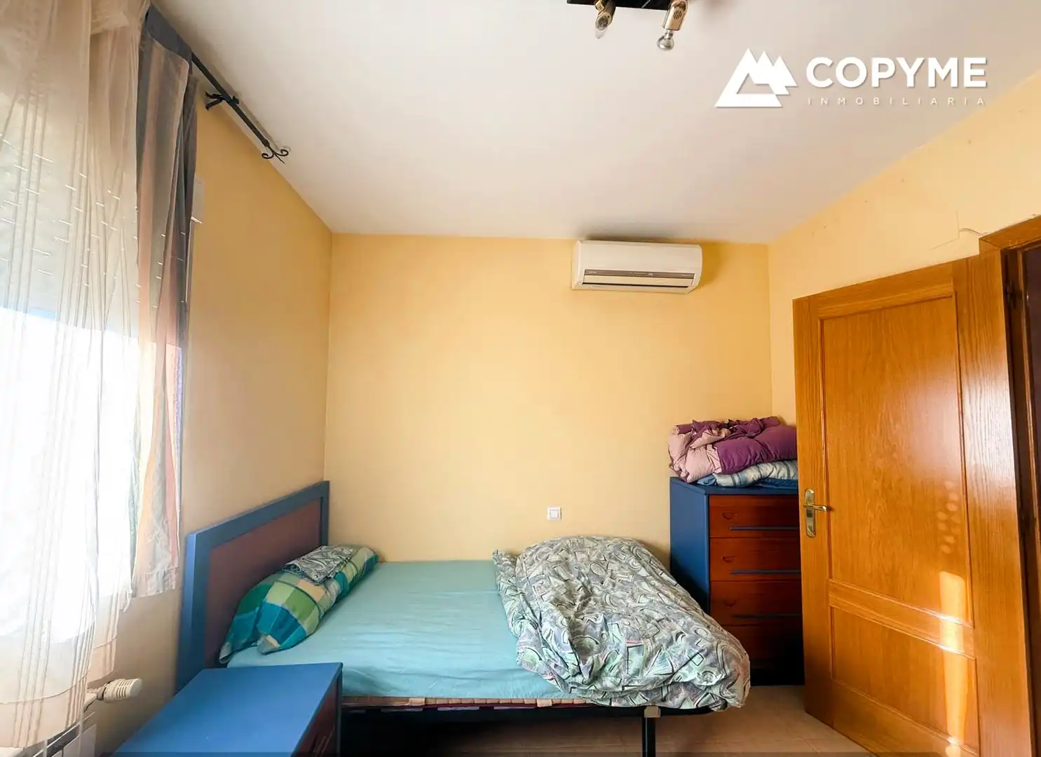 Habitación de Casa adosada en venta en Santa Olalla con Aire acondicionado, Calefacción y Jardín privado