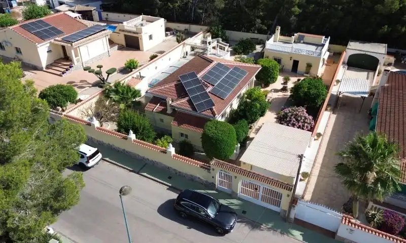 Vista exterior de Casa o xalet en venda en Pilar de la Horadada amb Traster i Piscina