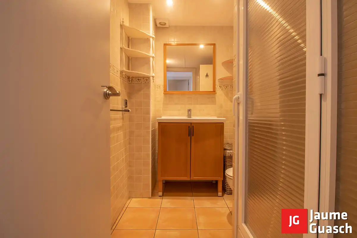 Bathroom of Flat for sale in Torredembarra  with Air Conditioner, Heating and Parquet flooring