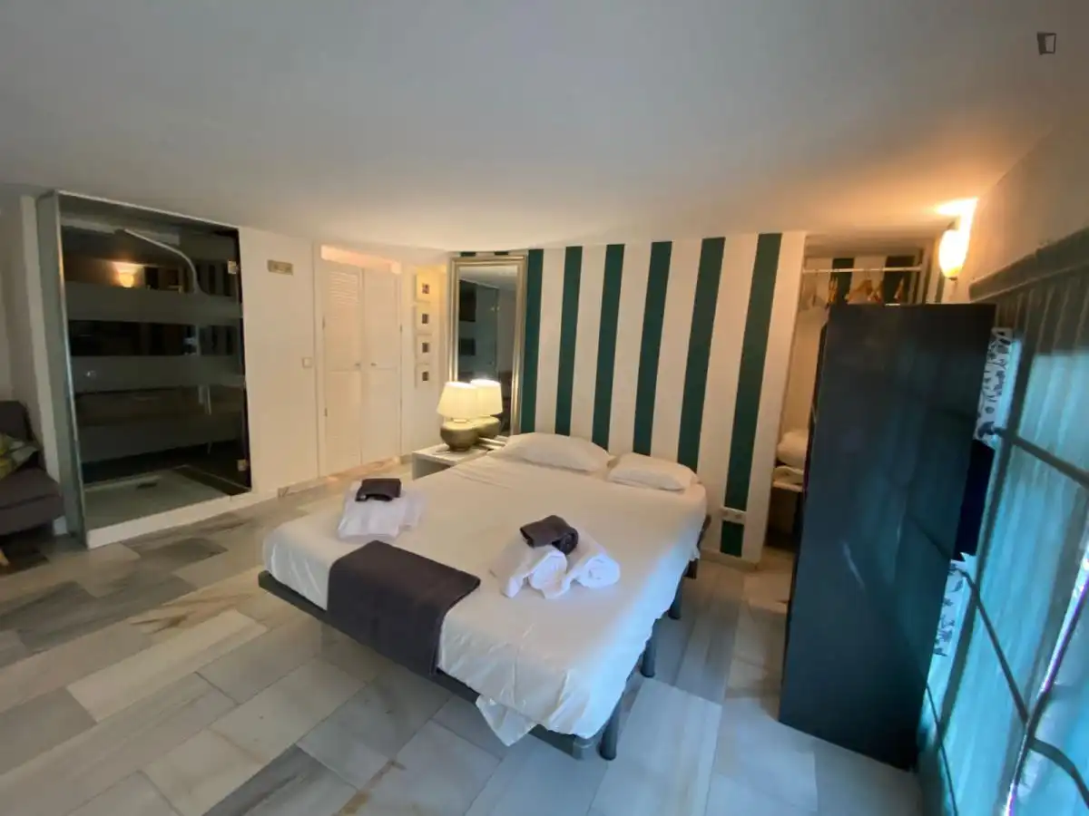Habitación de Estudio de alquiler en Madrid con Aire acondicionado, Calefacción y Amueblado