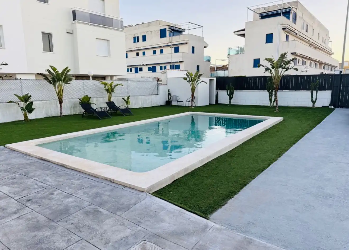 Piscina de Casa o xalet en venda en Oliva amb Aire condicionat, Calefacció i Jardí privat