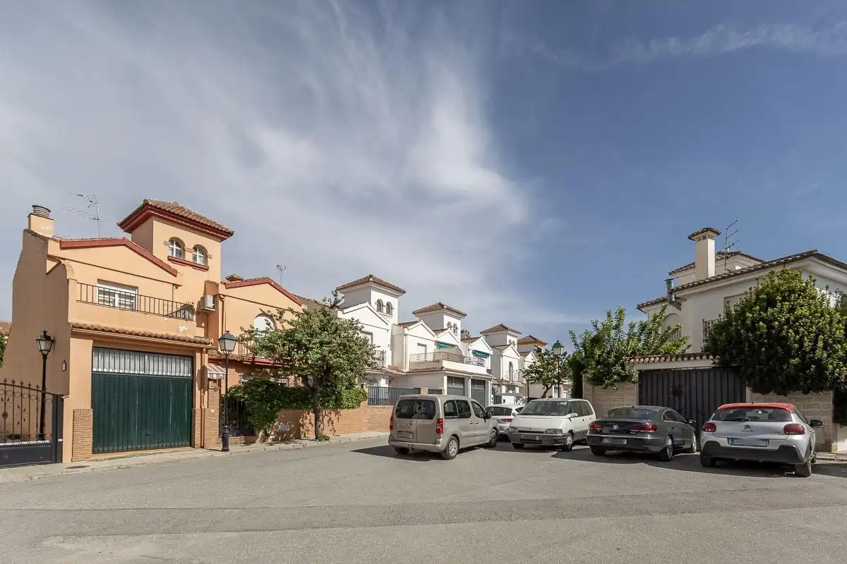 Vista exterior de Casa o chalet en venta en Santa Fe con Aire acondicionado, Calefacción y Jardín privado