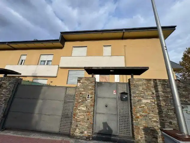 Exterior view of Houses for sale in  Madrid Capital  with Terrace