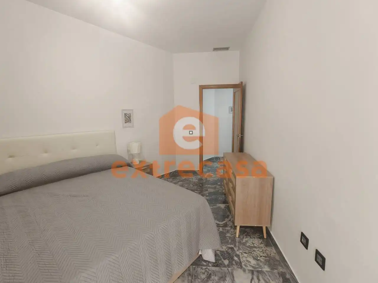 Dormitori de Apartament de lloguer en Badajoz amb Aire condicionat, Calefacció i Moblat