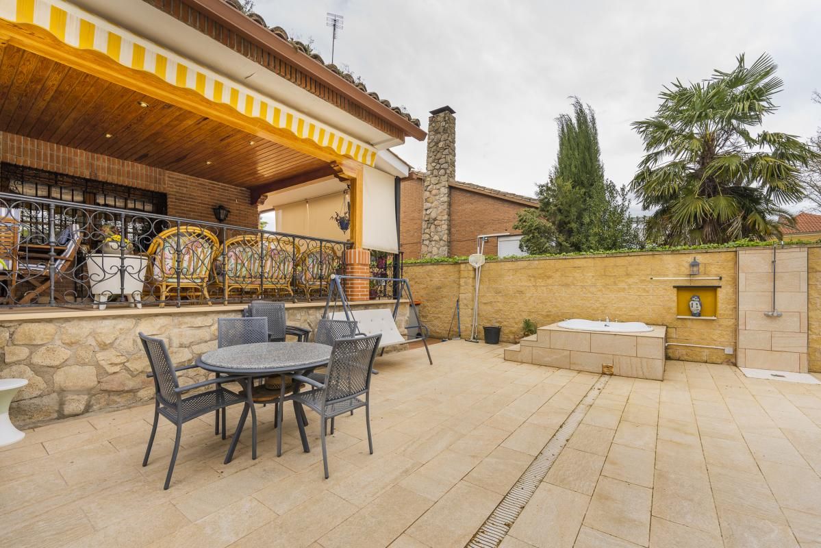 Terrace of House or chalet for sale in Aranjuez  with Private garden, Terrace and Storage room