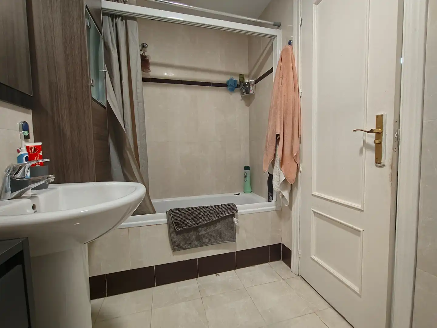 Baño de Piso en venta en La Zubia con Aire acondicionado, Parquet y Amueblado