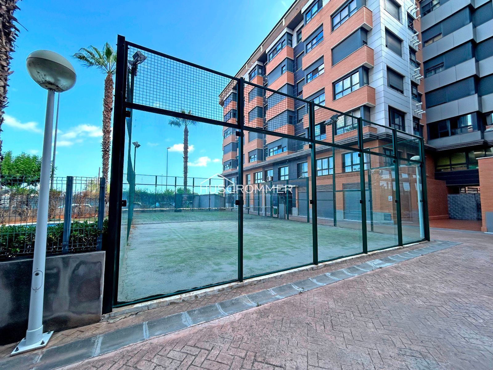 Vista exterior de Pis en venda en Vila-real amb Aire condicionat, Traster i Piscina